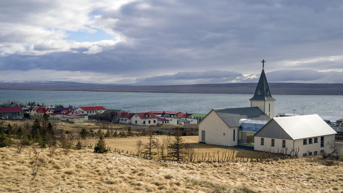Az észak-izlandi Hvammstangi faluja 2020. április 30-án