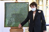 О возвращении единственного имевшегося в госсобрании Франции полотна Климта объявила в Париже министр культуры Розлин Башло