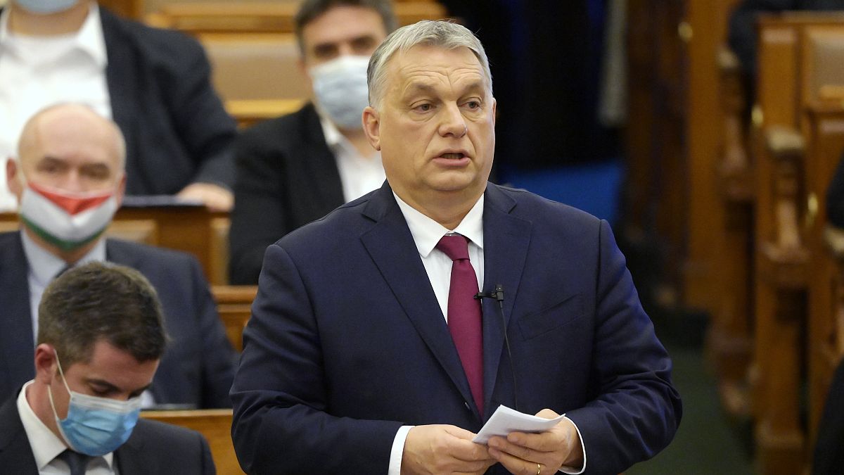 Orbán Viktor miniszterelnök a pártok képviselőinek felszólalására válaszol napirend előtt az Országgyűlés idei első ülésén 2021. február 15-én