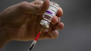 Problemas com vacina da AstraZeneca "não são inesperados"