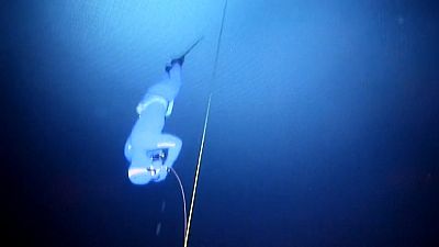Une plongée en apnée de 80 mètres de profondeur dans le lac Baïkal, pour le Russe Molchanov 