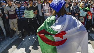 Algerian students reject the announcement of early elections