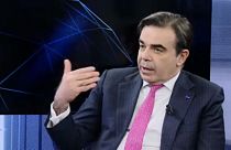 Впускать ли гостя со "Спутником V" - решать хозяевам
