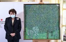 Fransa Kültür Bakanı Roselyne Bachelot ve Gustav Klimt’in tablosu