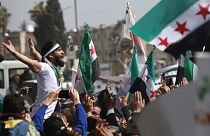 Ezrek tüntettek Idlib utcáin
