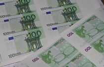 Bulgaristan'ın başkenti Sofya'daki bir üniversitenin matbaasında iki zanlı tarafından basılan milyonlarca euro ve dolar sahte para ele geçirildi