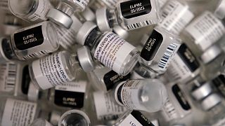 Kiürített vakcina ampullák egy nevadai oltóközpontban