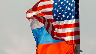 Rusya ve ABD bayrakları