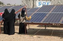 محطة طاقة شمسة صغيرة تديرها وتشرف عليها نساء يمنيات