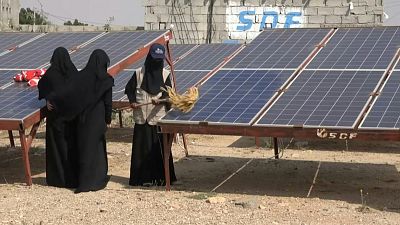 محطة طاقة شمسة صغيرة تديرها وتشرف عليها نساء يمنيات