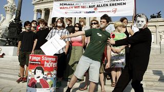 Una foto d'archivio del 2006, quando i giovani socialisti austriaci manifestavano per l'estensione dell'età di voto ai 16enni alle elezioni nazionali. L'anno dopo sarà legge.
