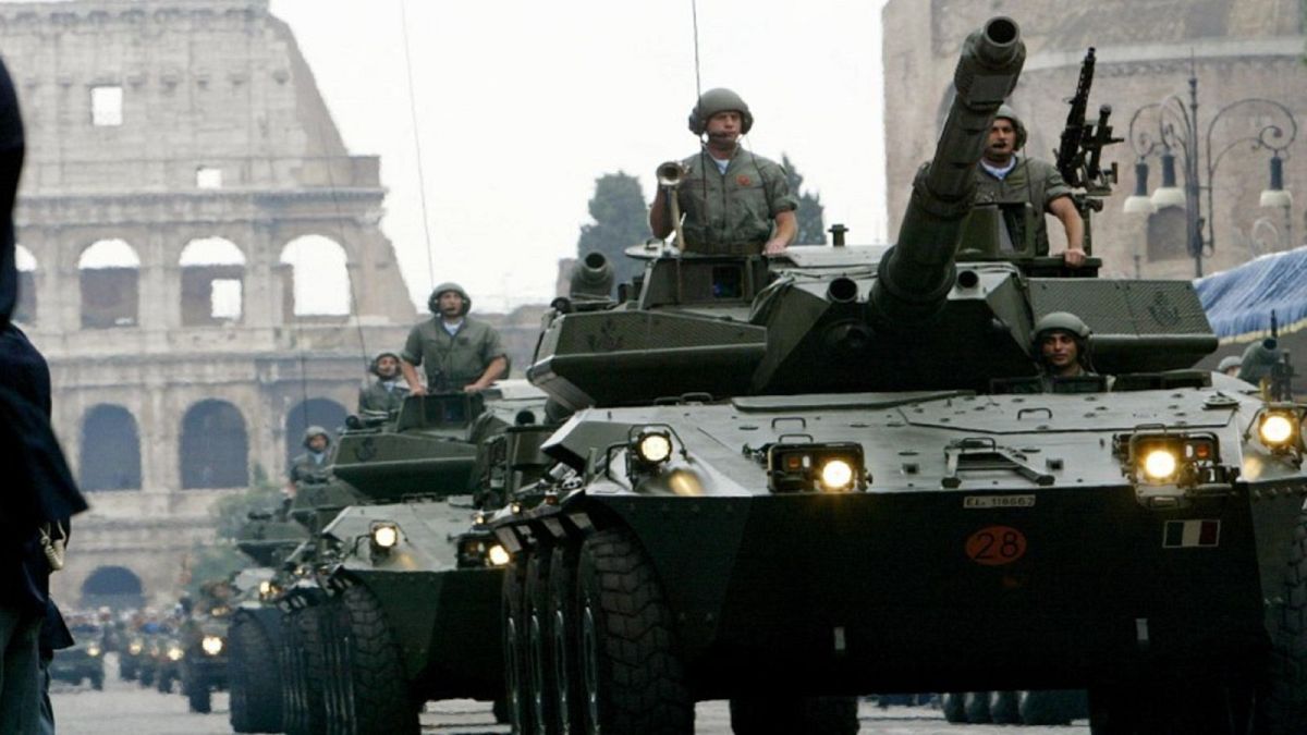 Italian tanks parade during the Day of the Republic celebrations in central Rome in 2004
