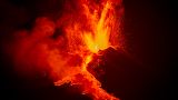 Etna in attività, ancora lava e cenere dal vulcano