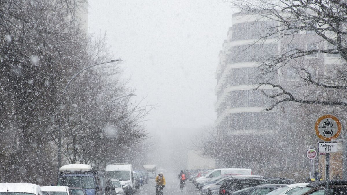 Schnee in Berlin am 19. März 2021 - während die Iinzidenz der Neuinfektionen steigt