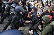 Auseinandersetzungen zwischen Querdenkern und Polizei in Kassel