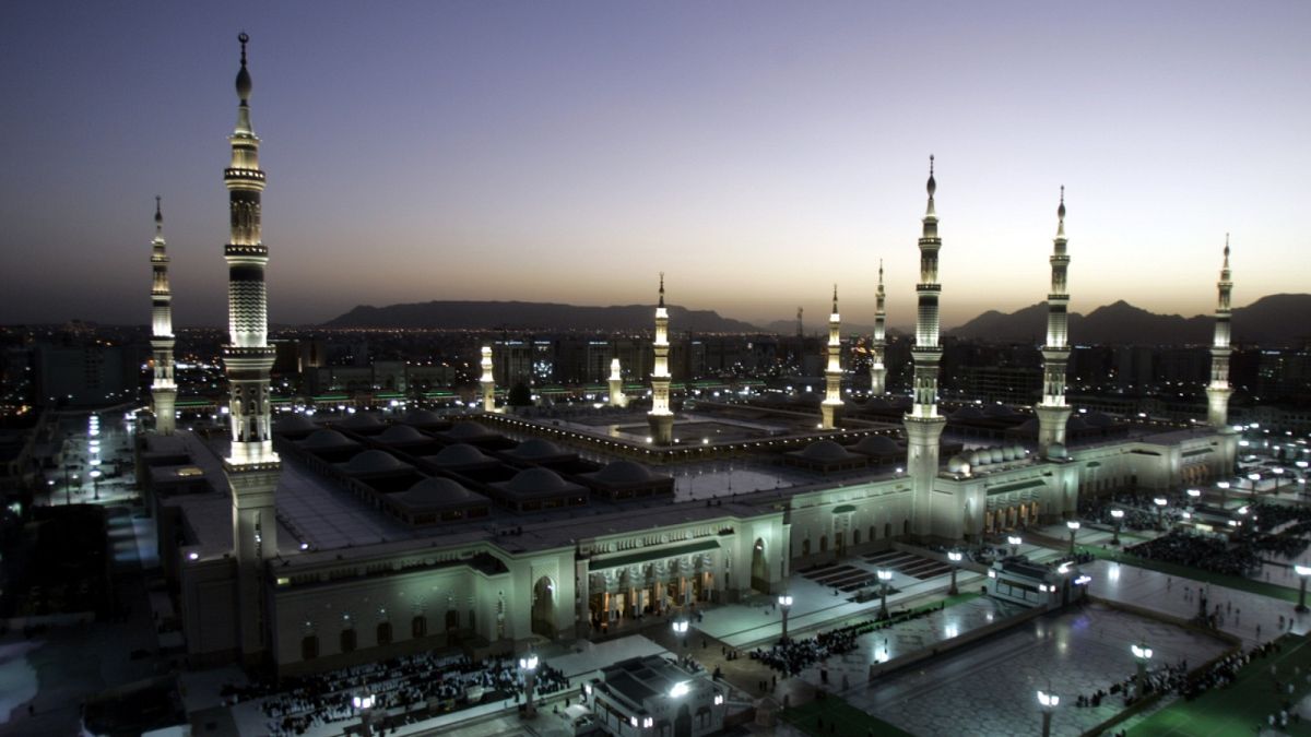 صورة أرشيفية للمسجد النبوي