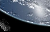 عکس تزئینی از عبور سیارک از نزدیکی زمین