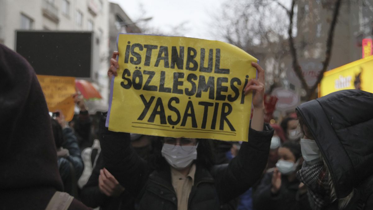 Ankara'da, İstanbul Sözleşmesi'nin iptaline yönelik protesto 