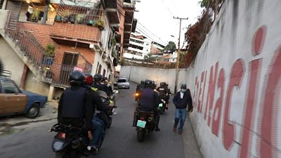 Police on the hunt for violators of anti-covid measures in Venezuela slum