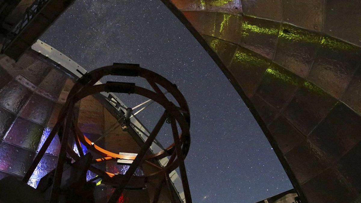 منظر من داخل قبة مرفق تلسكوب الأشعة تحت الحمراء التابع لناسا.