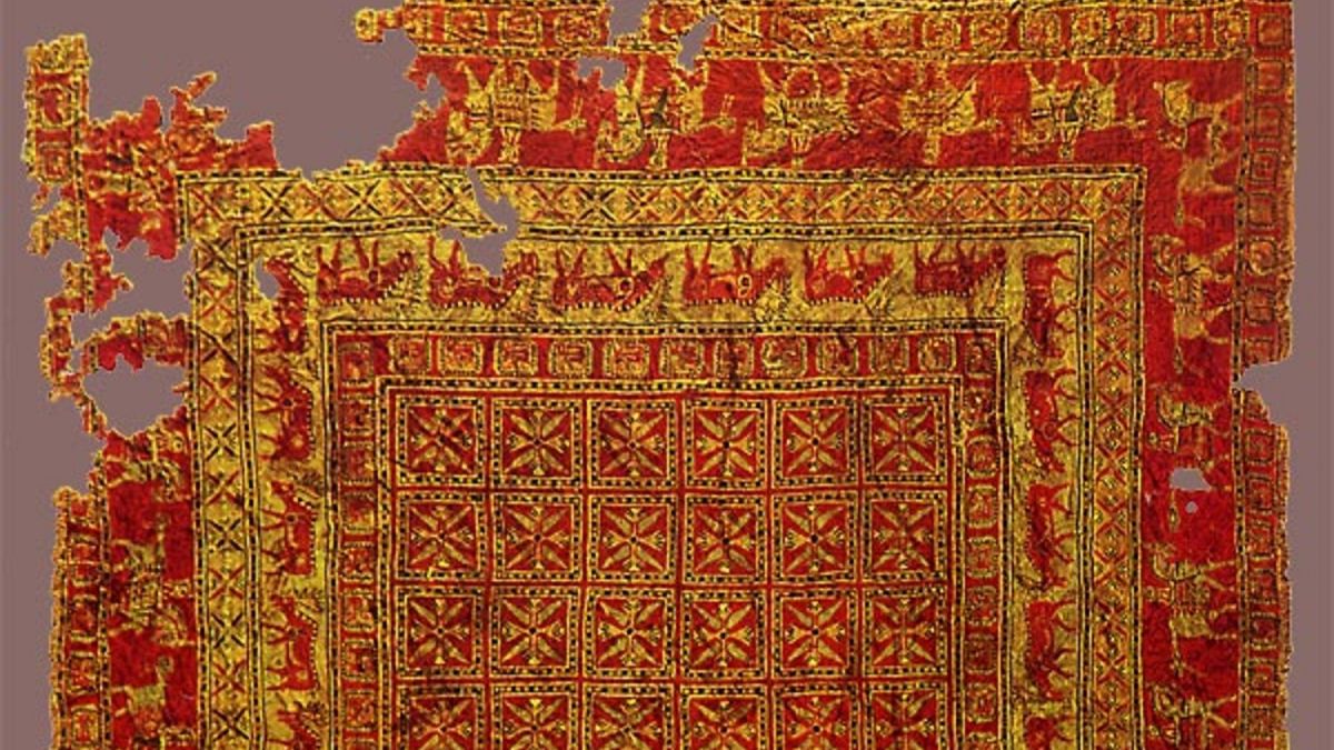 Türk motifli ve çift ilmek düzeneğine sahip 'dünyanın en eski halısı' Pazırık dokumasının Hunlar ya da Uygur Türkleri'ne ait olduğu sanılıyor.