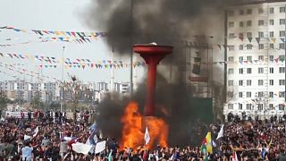Anhänger der pro-kurdischen Demokratischen Volkspartei der Türkei (HDP) feiern in Diyarbakir Newroz, 21.03.2021