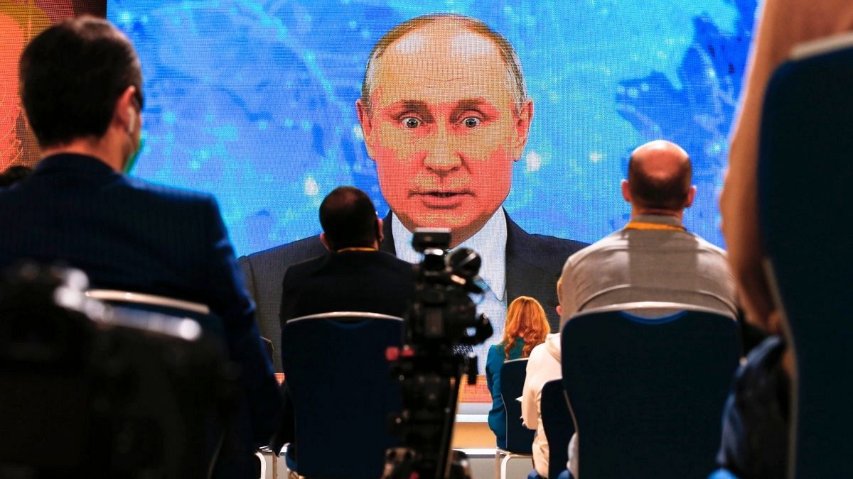 ولادیمیر پوتین، رئیس جمهوری روسیه در حال سخنرانی ویدیویی در مسکو