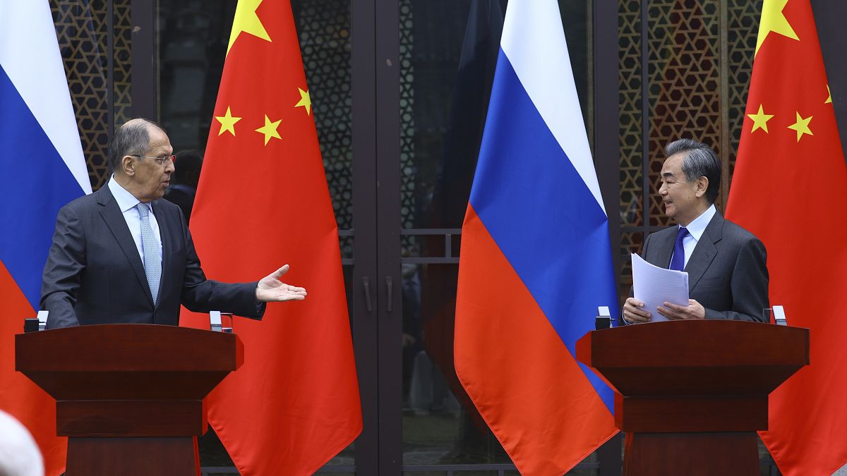 وزيرا خارجية روسيا والصين، سيرغي لافروف، ووانغ يي