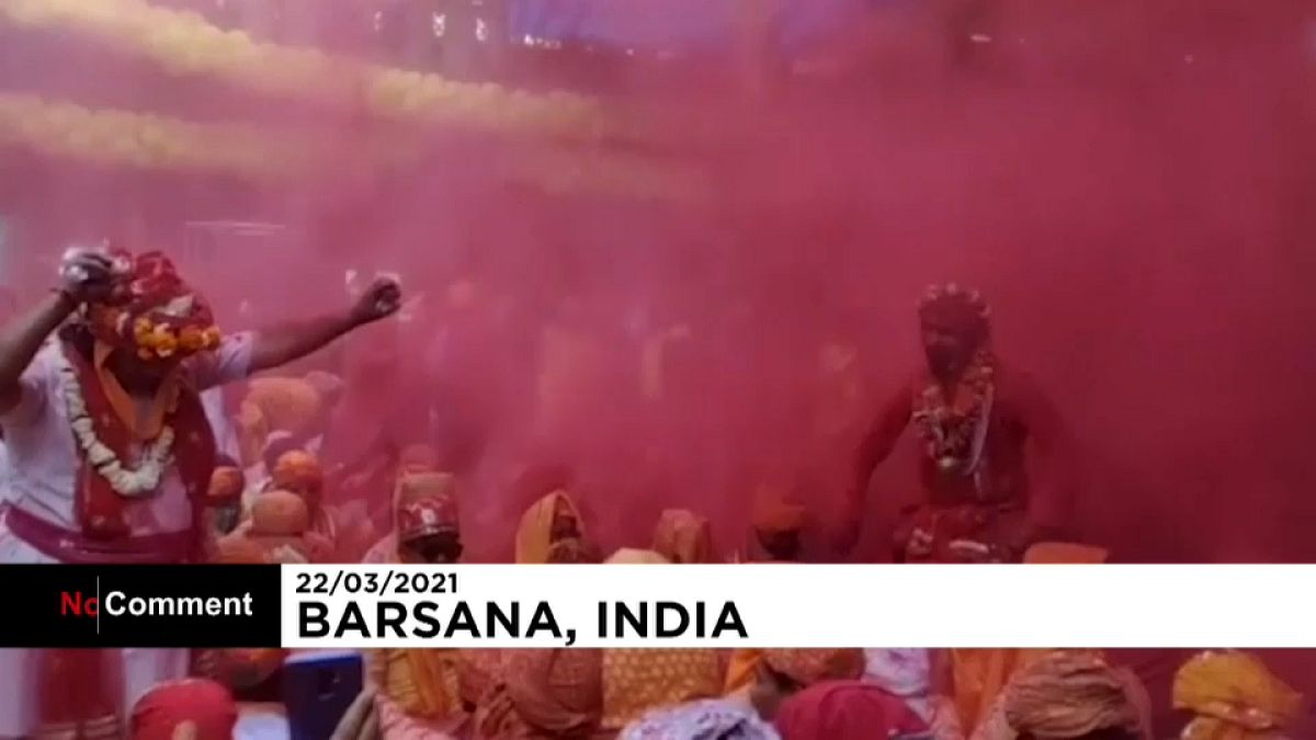 تصاویری از هولی هند؛ کرونا مانع جشنِ رنگ هزاران نفر نشد