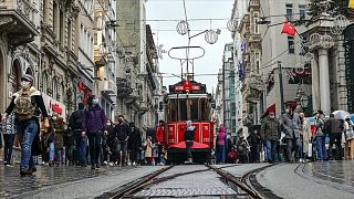 İstanbul'un en kalabalık yerlerinden biri  İstiklal Caddesi.