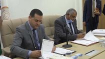 Le Premier ministre Abdullah al-Thani remet officiellement les pouvoirs au nouvel exécutif de transition