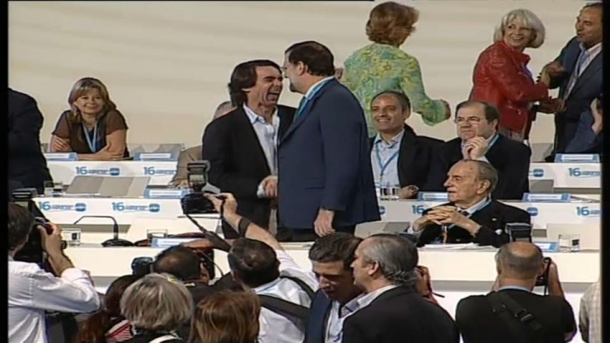 José María Aznar y Mariano Rajoy en un congreso del PP (archivo)