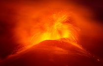 Spettacolare eruzione dell'Etna