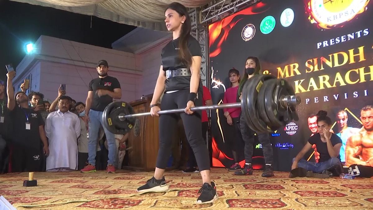 فتيات في باكستان يقتحمن عالم رياضة بناء الأجسام رسميا وللمرة الأولى في البلاد