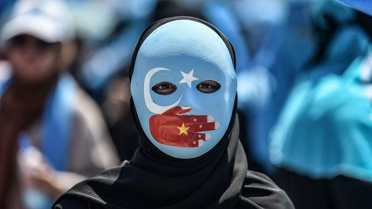 Çin'de Uygurlara yönelik insan hakları ihlallerine karşı protestolardan bir görüntü 