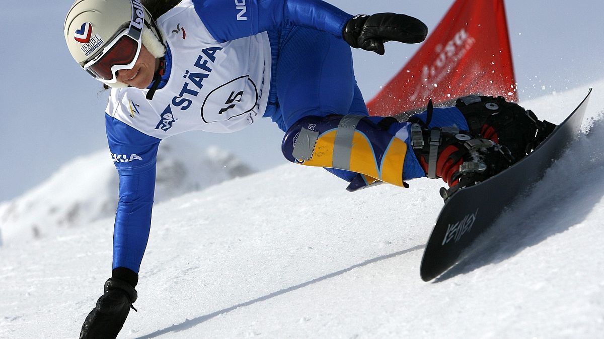 France's Julie Pomagalski speeds down the Parallel Giant Slalom at the FIS Snowboard World Championship in Arosa, Switzerland on Jan. 16, 2007.
