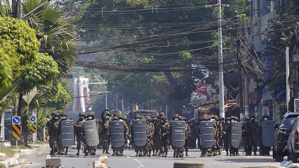 Myanmar Ordusu seçimlere hile karıştırıldığı gerekçesiyle 1 Şubat'tan itibaren ülkedeki yönetimi devraldı.