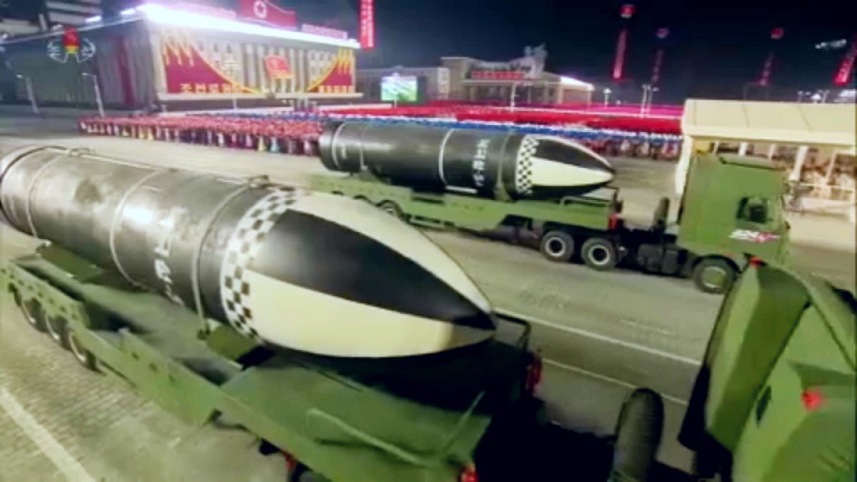 Β. Κορέα: Δοκιμή «κατευθυνόμενου», «τακτικού» πύραυλο με κινητήρα στερεού καυσίμου