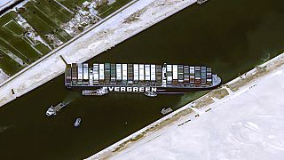 Le blocus du canal de Suez perturbe le commerce maritime international