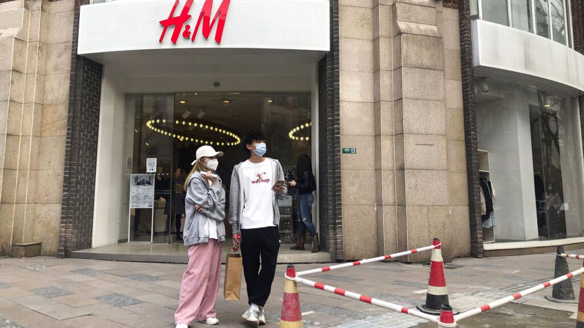 Çin'in en büyük şehri Şangay'da bulunan bir H&M mağazası.
