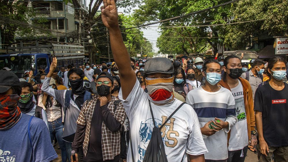 “Stop attacking us, we are not the virus,” the Asian community in the United States cries in the streets