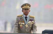 Militares de Myanmar matam dezenas de pessoas
