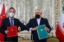ایران و چین سند همکاری ۲۵ ساله امضاء کردند