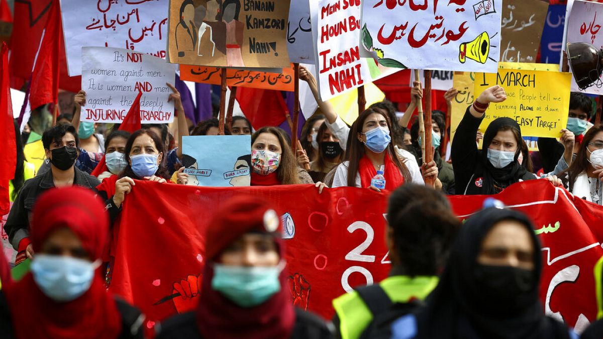 Pakistan'da Kadınlar Günü yürüyüşü