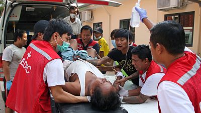 علاج أحد المصابين في مظاهرة في ميانمار