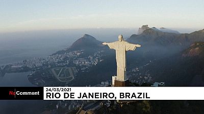 Le Christ Rédempteur est érigé au sommet de la colline du Corcovado, à Rio de Janeiro au Brésil