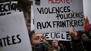 اتهم مهاجرون أفغان الشرطة الفرنسية السبت بإطلاق النار في الهواء لإجبارهم على العودة عند الحدود مع إيطاليا