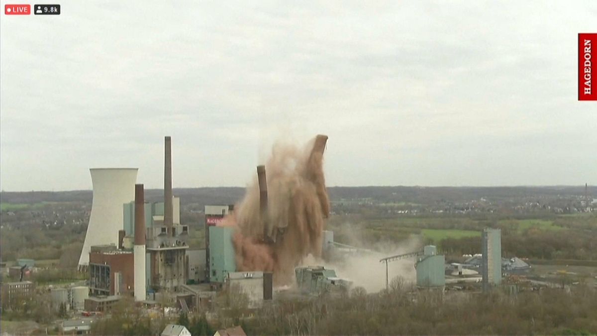 تفجيران عن بعد لتدمير محطة للطاقة تعمل بالفحم في بلدة لونن في ألمانيا بتاريخ 28.03.21 
