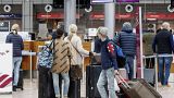 Туристы из Гамбурга ждут самолёт на Майорку