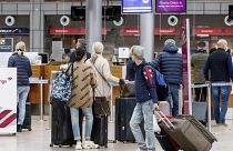 Туристы из Гамбурга ждут самолёт на Майорку